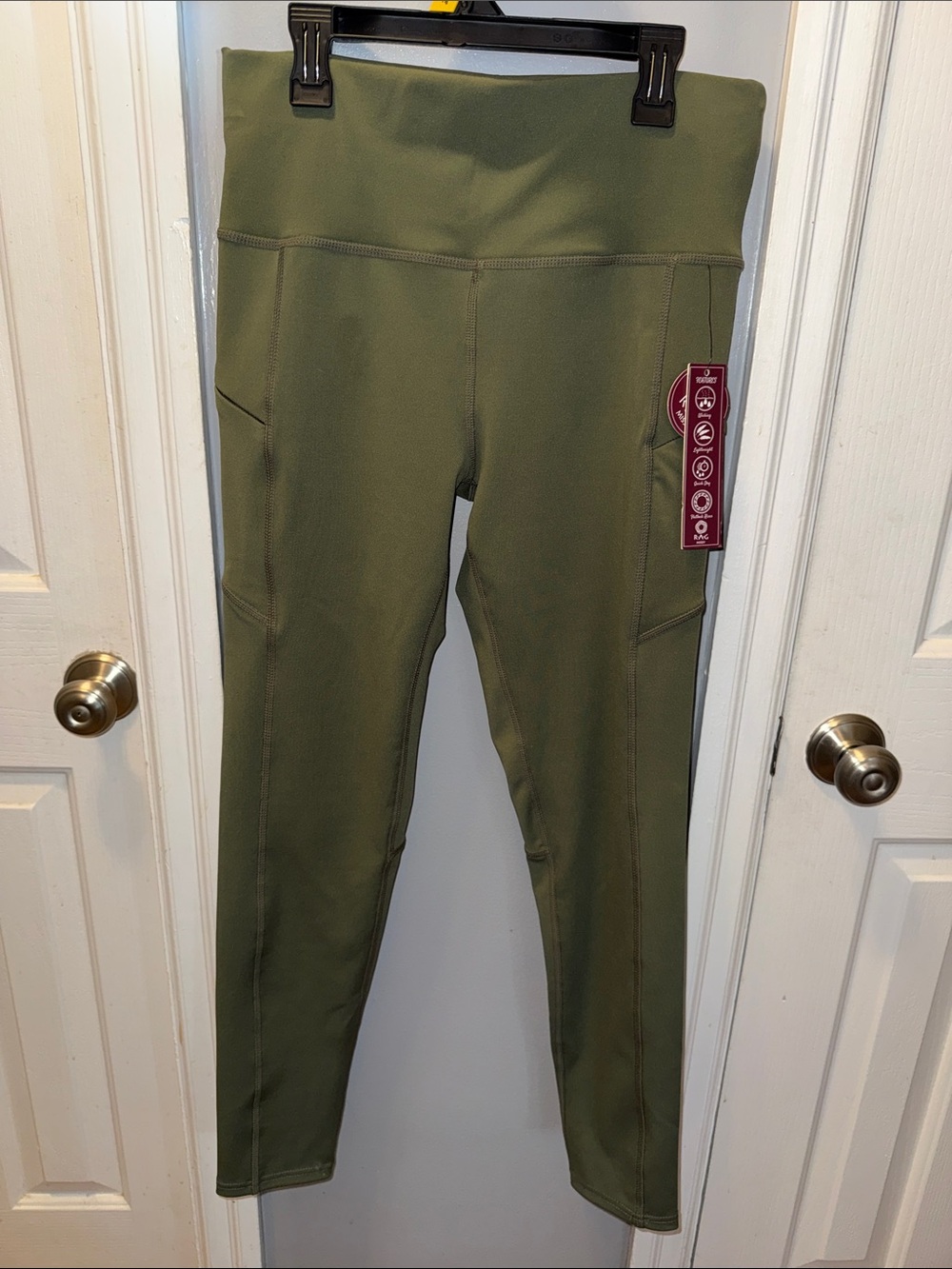 Rag NWT women’s Olive Green Active Leggings with Side Pockets